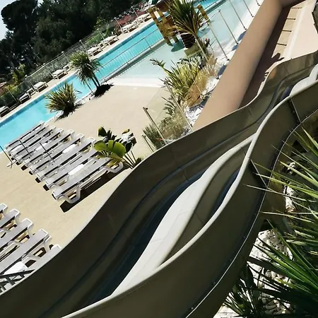 Mobil Neuf L Ile Dor St Raphael Avec Piscine 캠프장